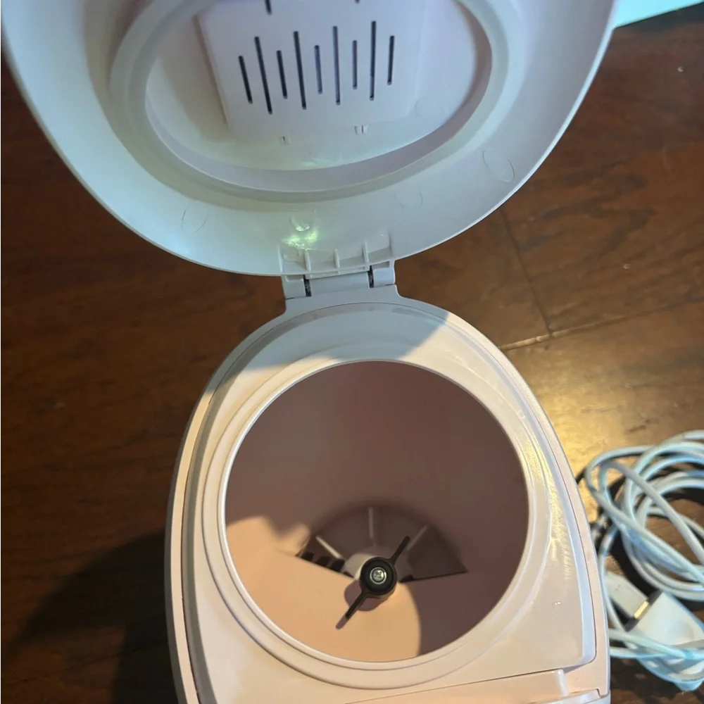 Dogness Pink Automatic Pet Feeder 2L (Cats, Small Dogs) - Picture 4 of 4